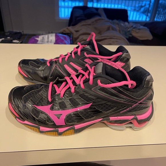 COPY - Mizuno RX3 Hot Pink Cross Trainers - Picture 1 of 5
